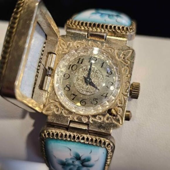 Accessories - Rare vintage Russian Chaika 17 jewel ladies watch